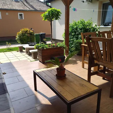 Kurucz Vendeghaz Apartment Hajduszoboszlo