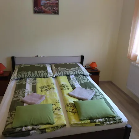Kurucz Vendeghaz Apartment *